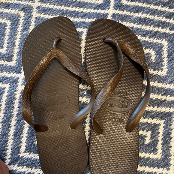 Havaianas Brown Flip Flops - Picture 1 of 3